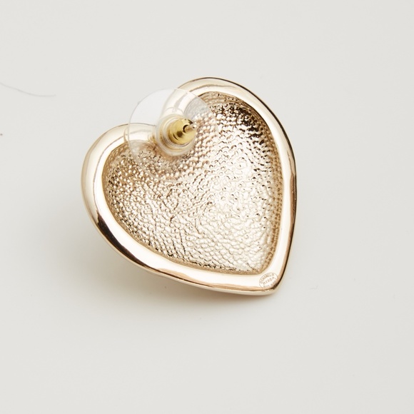 CHANEL LIGHT GOLD HEART CC TURNLOCK EARRING LARGE (2022) - Picture 4 of 6